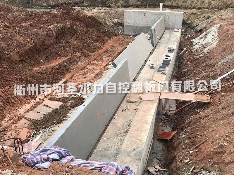 臥床式翻板閘門（鋼結構）-03